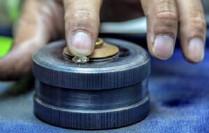 Another-Month-of-Decline-for-Indias-Polished-Exports